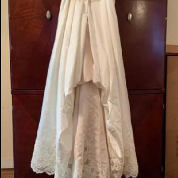 Wedding gown size 12 fit like an size 8 - Picture 2 of 5